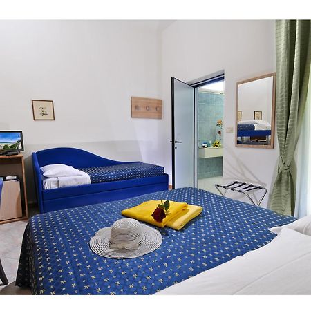 Hotel Losanna Gabicce Mare Exteriör bild