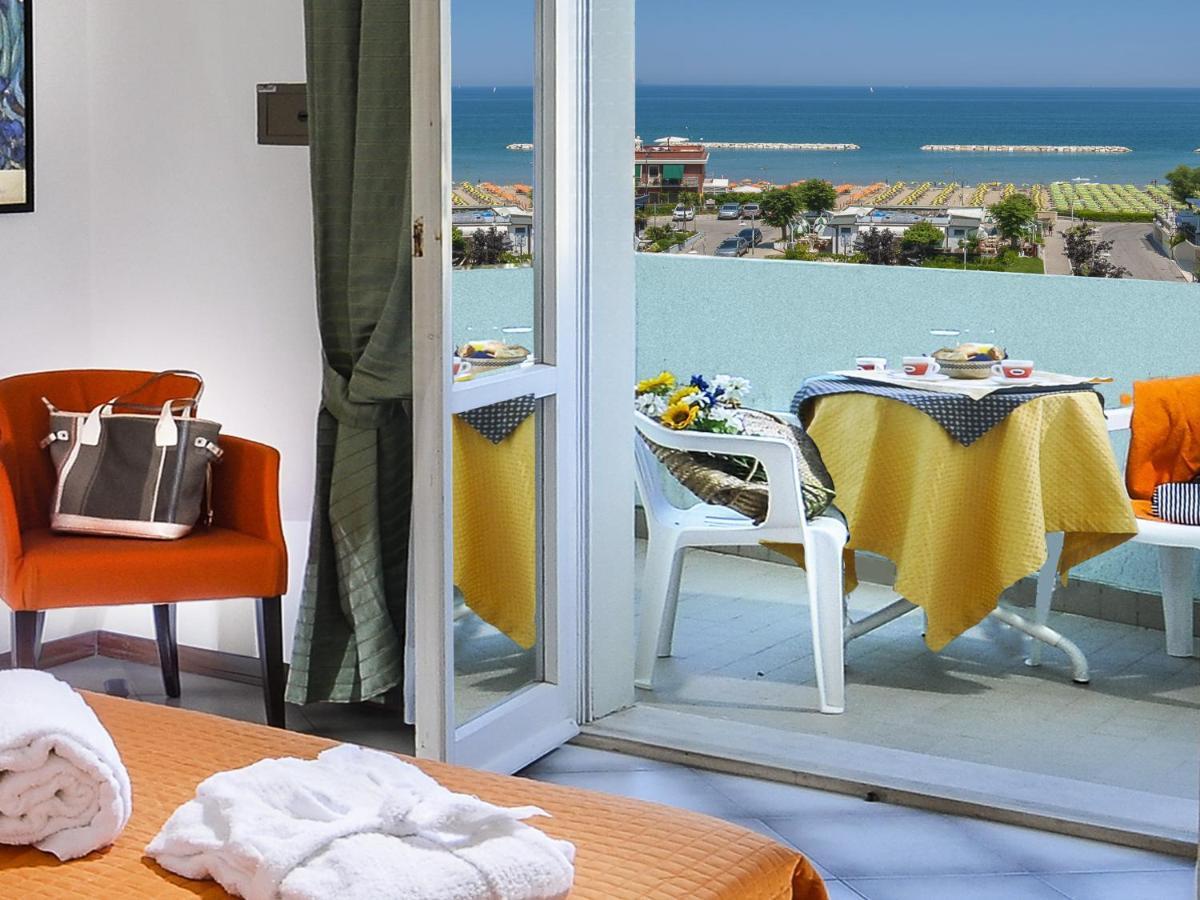 Hotel Losanna Gabicce Mare Exteriör bild
