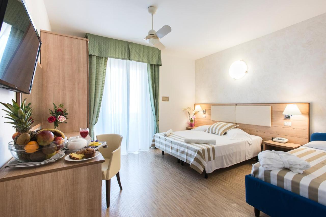 Hotel Losanna Gabicce Mare Exteriör bild