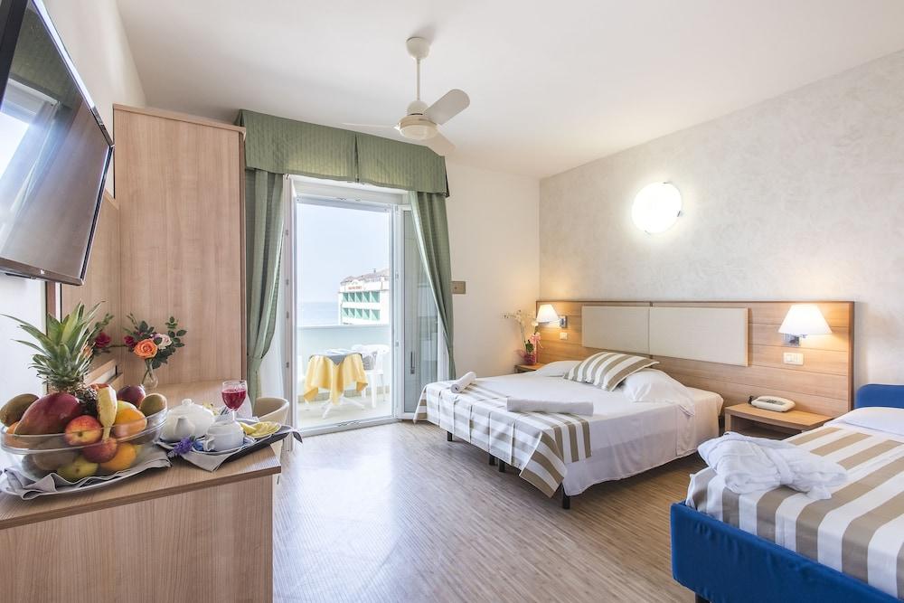 Hotel Losanna Gabicce Mare Exteriör bild