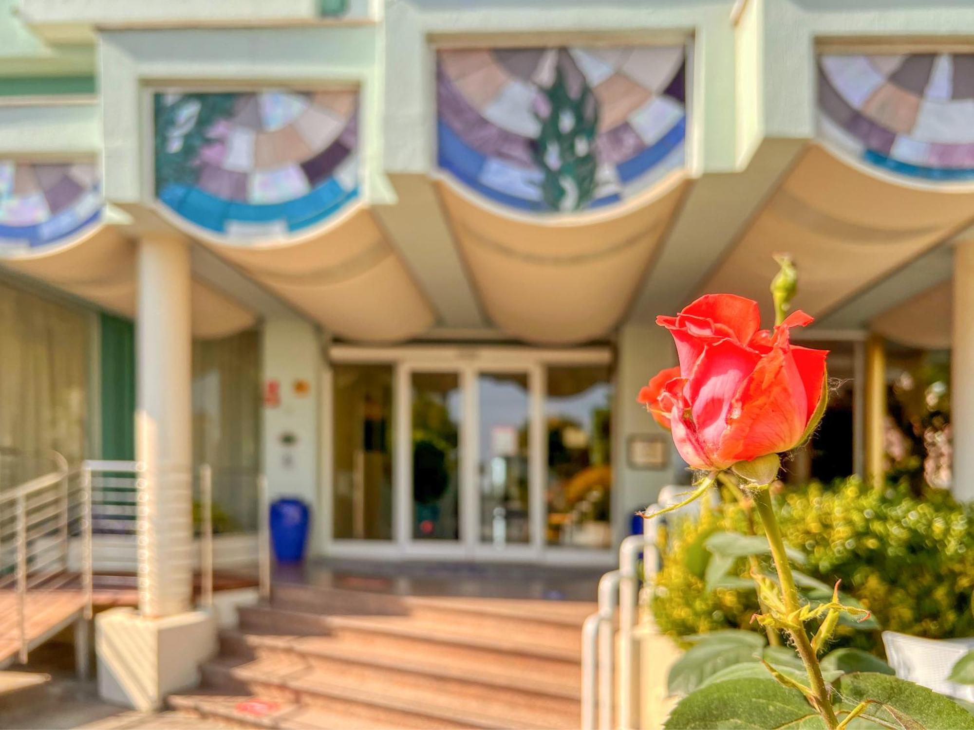 Hotel Losanna Gabicce Mare Exteriör bild
