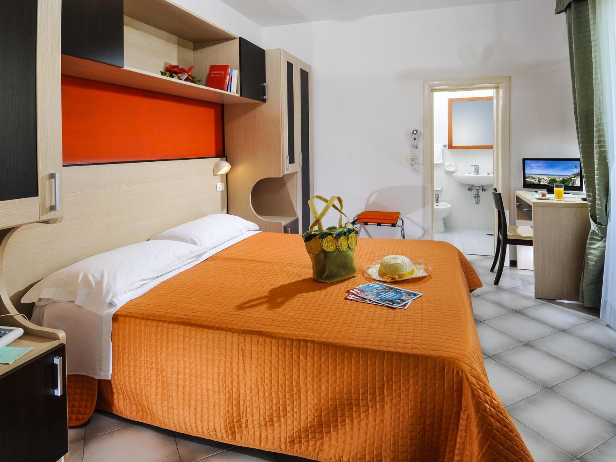 Hotel Losanna Gabicce Mare Exteriör bild