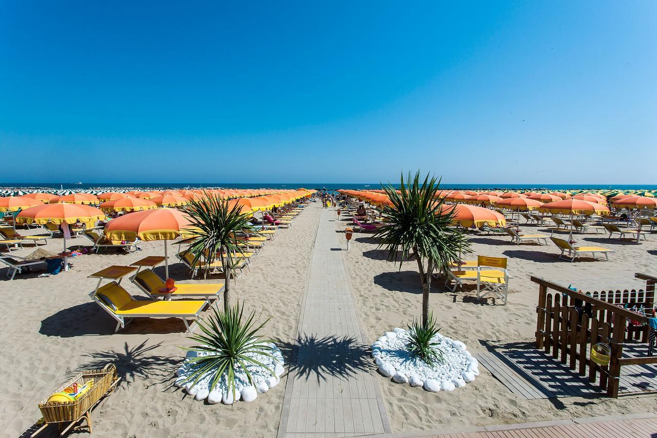 Hotel Losanna Gabicce Mare Exteriör bild